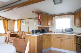 Brilliant 6 Berth Caravan For Hire At Haven Hopton In Norfolk Ref 80039G - 6