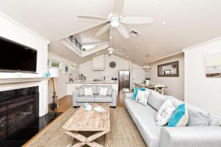 The Hamptons Beach House near Dutchie's walk to Nelson Bay - Nelson Bay - 0
