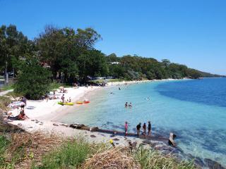 Dutchie's Sand & Sea Beach House - easy walk to the beach - Nelson Bay - 0