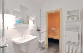 Amazing Home In Krems Iiwarderbrück - 6