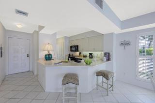 Rare riverfront condo with pool, spa, and tennis court - 9