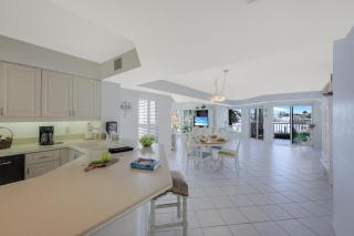 Rare riverfront condo with pool, spa, and tennis court - 4