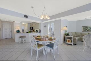 Rare riverfront condo with pool, spa, and tennis court - 3