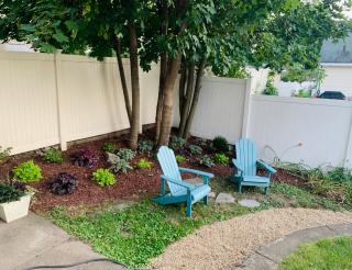 Bright 2 Br, Pets Welcome, Steps to Lake, Restaurants and Train - Wakefield - 3