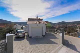 Family friendly house with a swimming pool Vinisce, Trogir - 19001 - Vinišće - 1