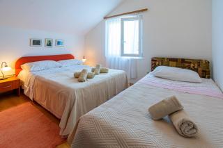 Apartments with parking space Ugljan - 19234 - 1