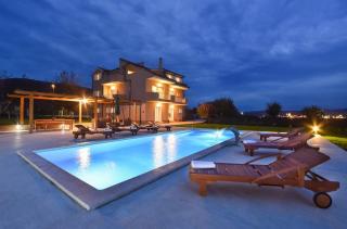Holiday house with a swimming pool Dugopolje, Zagora - 19033 - 0