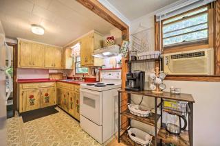 Cozy Franklin Cottage with Waterfront Views! - Franklin - 1