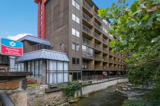 SureStay Plus Hotel by Best Western Gatlinburg - Gatlinburg - 9