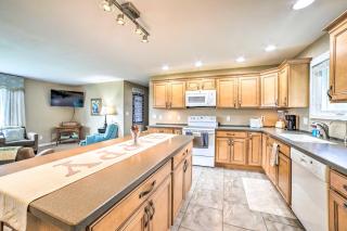 Bloomington Family Home - Private Deck and Yard - 1