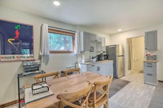 Upscale Bend Barn with Deck - Close to Trails! - Bend - 2