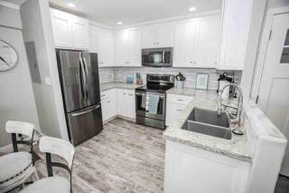 Beachfront Retreat! 3 Steps to WALKOVER! - Surfside Beach - 2
