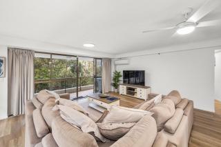 Gemini Court Holiday Apartments - 1