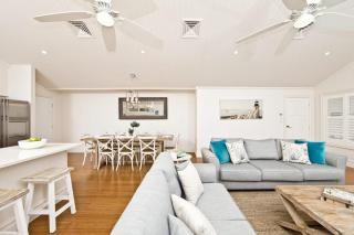 The Hamptons Beach House near Dutchie's walk to Nelson Bay - Nelson Bay - 4