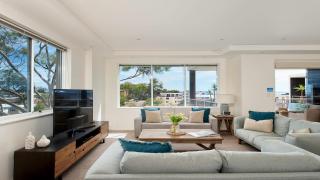 Harbour View Penthouse - The Perfect Location - Nelson Bay - 4