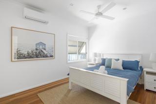 Fingal Bay Beach House - water views and seconds from the beach - Fingal Bay - 2