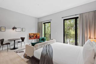 Pretty Rola 303 Signature Apartment w King Bed Brand new and Central Location - Fort Lauderdale - 2