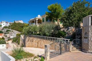 Seaside family friendly house with a swimming pool Cove Ljubljeva, Trogir - 19259 - Vinišće - 0