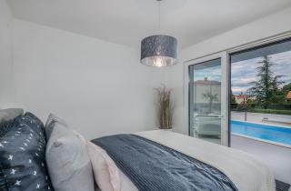 Family friendly apartments with a swimming pool Vantacici, Krk - 19303 - Malinska - 1