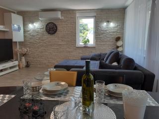 Family friendly apartments with a swimming pool Malinska, Krk - 19304 - Malinska - 3