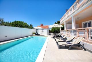 Family friendly apartments with a swimming pool Biograd na Moru, Biograd - 19356 - Biograd na Moru - 2