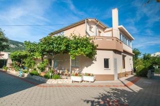 Family-friendly apartments with swimming pools Baska, Krk - 19432 - Baška - 1