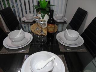 Bronte Lodge, Wine Country Farm Stay Hunter Valley with Games Room, Close to Town - Greta Main - 1