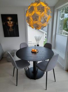 Modern 5 bedroom home, close to everything! - Kvaloysletta - 1