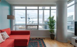 Toronto Downtown Core Two Bedroom Condo with CN Tower View, Free Parking - Toronto - 4