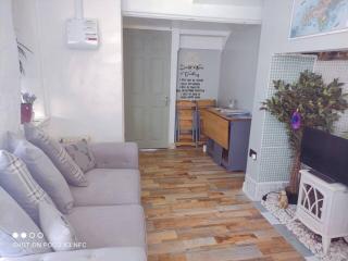 Cosy Wellbeing Stays on Cornish Coast - Falmouth - 0