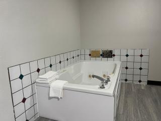 Baymont by Wyndham Omaha SW - 5