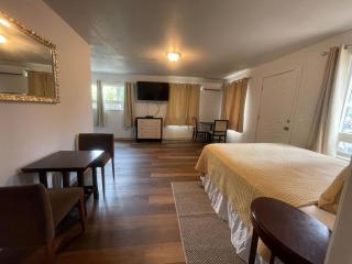 Riverfront Lodging - 1