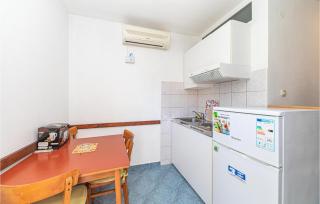 Amazing Apartment In Slatine - 7