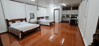 Sleep&Go! Cabina Cuadruple en Siquirres Centro - and rafting tour! - 0