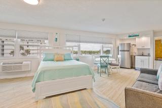 Beach Views by Day , Star Gazing by Night - Hawaiian Inn Beach Resort - Daytona Beach Shores - 6
