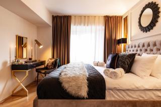 Qult - Monarch - Bucarest - 2