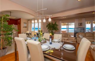 3 Bedroom Amazing Apartment In Igrane - Igrane - 5