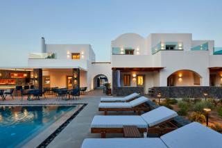 Mountain and Sea Suites - Kamari - 6