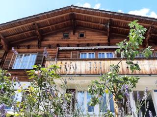 Cozy Chalet by Interlaken. Parking - 3