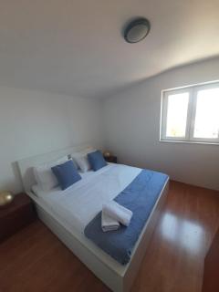 Lovely 2-bed apartment with balcony/free parking. - Bol - 4