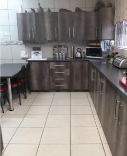Ukweza Guest House - 4