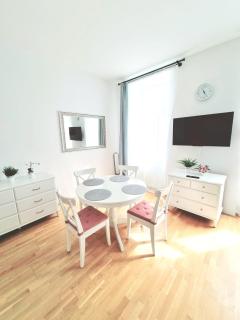 Herzlich Willkommen - Küss die Hand 4 - 9