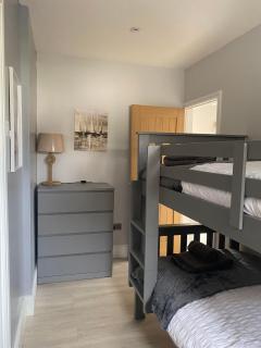 The Annexe Porthcawl Pet Friendly 2 Bedroom Flat with King Size bed bunk beds and sofa bed sleeps up to 5 people - Nottage - 6