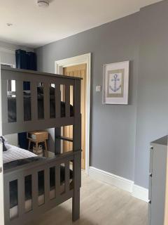 The Annexe Porthcawl Pet Friendly 2 Bedroom Flat with King Size bed bunk beds and sofa bed sleeps up to 5 people - Nottage - 4