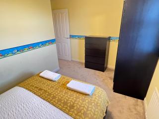 4 Bed town house in sittingbourne 7 beds sleeps 8 - 2