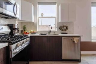 Stunning Hollywood Townhouse with Sunny views - Los Angeles - 8