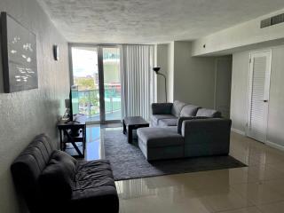 Spacious 1BR on the Beach, The Tides, Hollywood,FL - Hollywood - 3