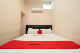 RedDoorz At Fella Homestay Medan - Medan - 5