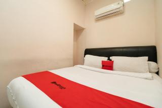 RedDoorz At Fella Homestay Medan - Medan - 6