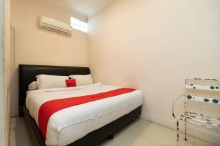 RedDoorz At Fella Homestay Medan - Medan - 7